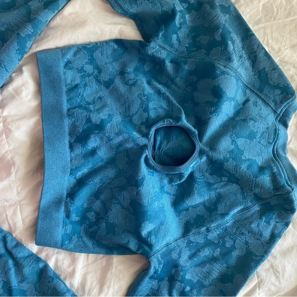 Gymshark Adapt Camo Seamless Long Sleeve Crop Top - Blue - Picture 3 of 4